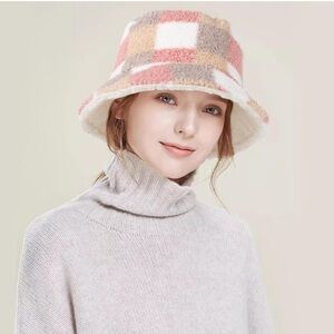 FINAL SALE✨

ORLY Plaid Bucket Hat in Pink and Cream